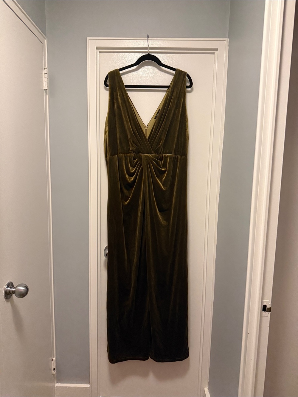 Lulus Olive Green Velvet 2X Front Slit Plunge Gown Dress EUC fully lined